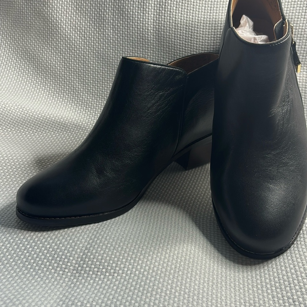 Ladies Black Vionic Booties.  Size 9.
